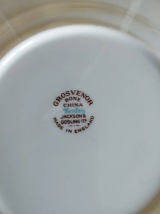 Plato de porcelana con flores