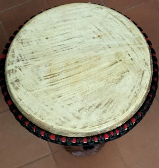 Jembe Africano Madera Natural con funda negra.