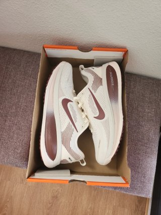 Zapatillas Nike Vomero 18 sin estrenar