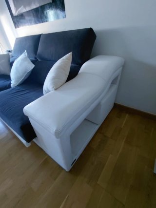 Sofá moderno gris y blanco