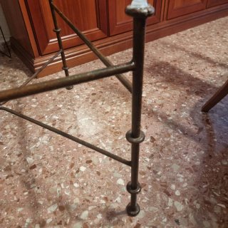 Mesa de centro de metal y madera con cristal
