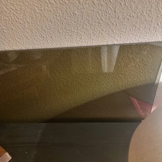 Mesa de centro de metal y madera con cristal