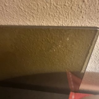 Mesa de centro de metal y madera con cristal