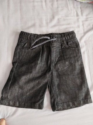Bermudas niño grises y negras