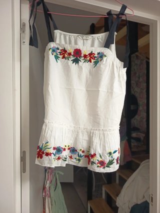 Camiseta Naf Naf bordada Talla M