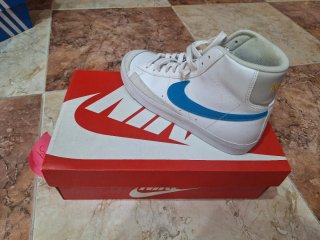Zapatillas Nike Blazer Mid '77 Blancas y Azules
