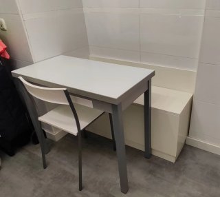 Mesa, banco y silla de cocina