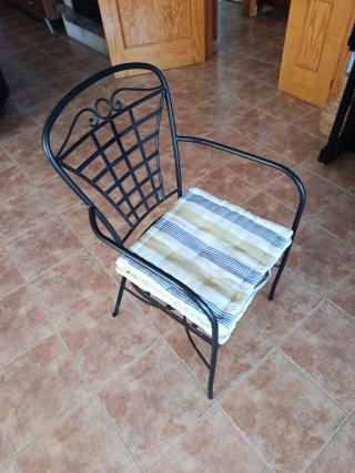 Silla de hierro forjado negra
