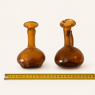 Set di 2 mini vasi in vetro ambra vintage