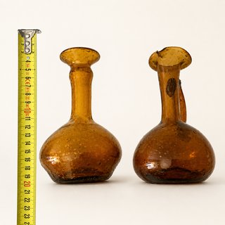 Set di 2 mini vasi in vetro ambra vintage