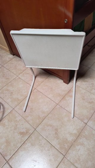 Tavolo ausiliario bianco per studio o colazione