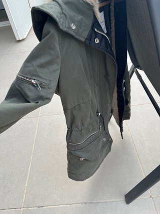 Chaqueta Bershka verde con capucha Talla M