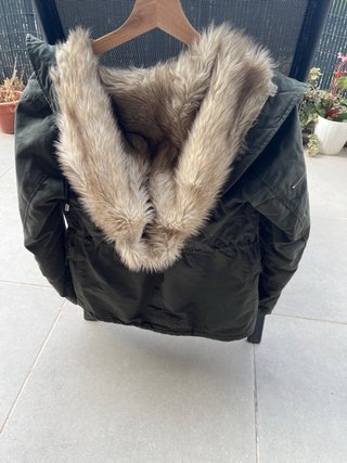 Chaqueta Bershka verde con capucha Talla M