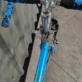 Bicicleta de carretera azul