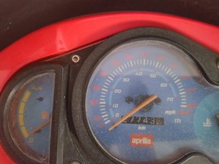 Aprilia SR Scooter Roja y Azul