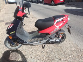 Aprilia SR Scooter Roja y Azul