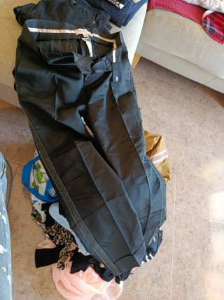 Pantalones vaqueros Zara negros rotos