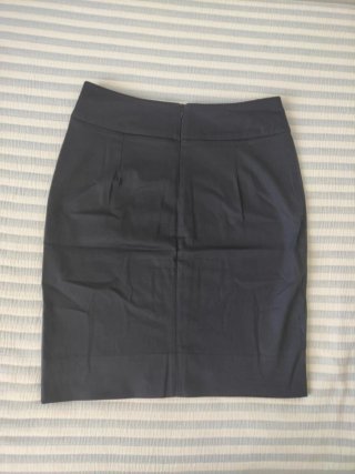 Falda azul marino midi