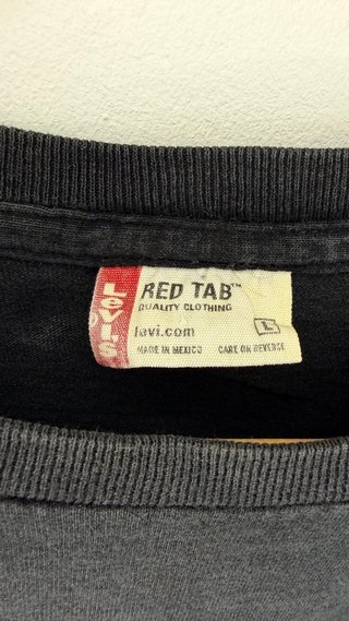 Camiseta Levi's Negra con Estrella Azul