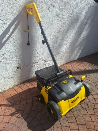 Máquina peinadora y barredora  césped artificial