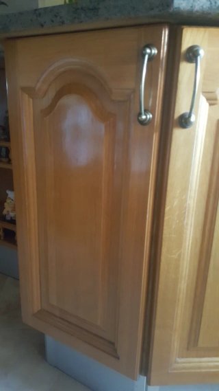 Mueble esquinero de madera maciza