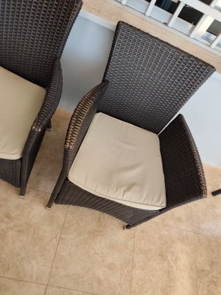 2 Poltrone da terrazzo in rattan con cuscino beige