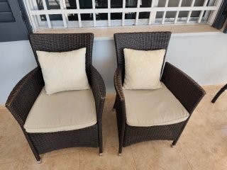 2 Poltrone da terrazzo in rattan con cuscino beige