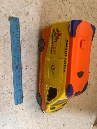 Ambulancia de juguete de juguettos