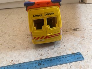 Ambulancia de juguete de juguettos