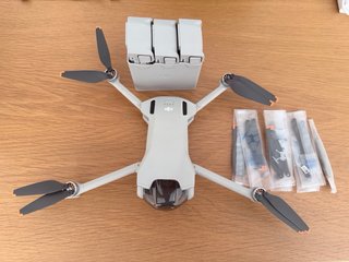 Dron DJI Mini 3 Fly More Combo + Mochila