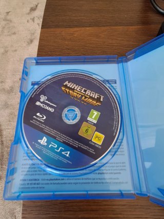 PS4 Slim 1TB Negra + Accesorios