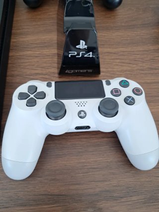 PS4 Slim 1TB Negra + Accesorios