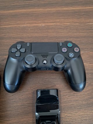 PS4 Slim 1TB Negra + Accesorios