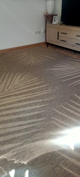 Alfombra beige y marrón de tela