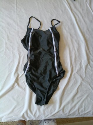 Bañador negro niña con detalles