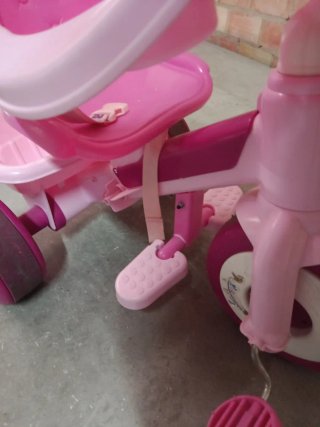 Triciclo infantil rosa con empujador