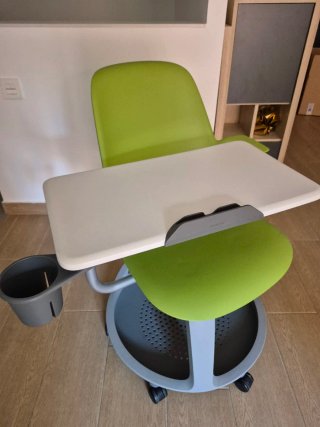 Silla Steelcase Node Verde y Blanca
