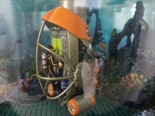Pecera infantil con diseño de submarino