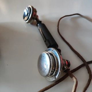 Antiguo teléfono estilo modernista 1910