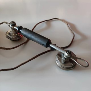 Antiguo teléfono estilo modernista 1910
