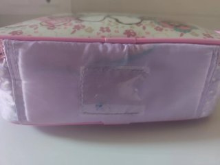 Mochila Hello Kitty floral y 7 puzzles.