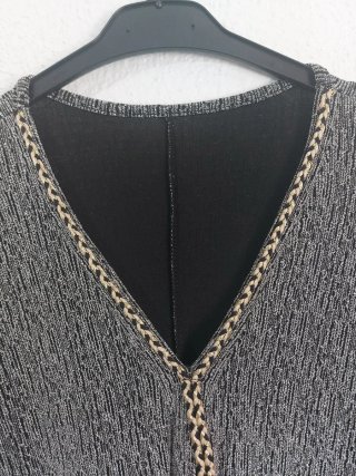 Poncho negro y plateado talla única