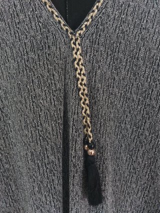 Poncho negro y plateado talla única