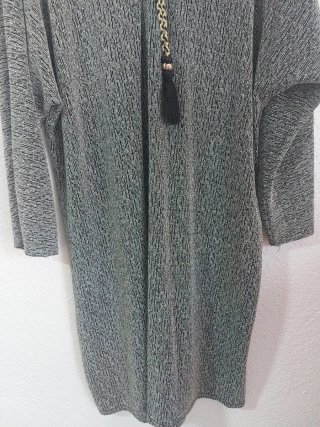 Poncho negro y plateado talla única