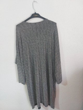 Poncho negro y plateado talla única
