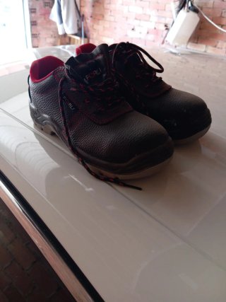 Zapatos de seguridad Forli negros y rojos