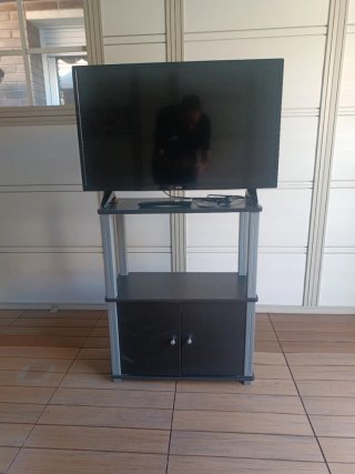 Smart TV JVC 32 con mueble