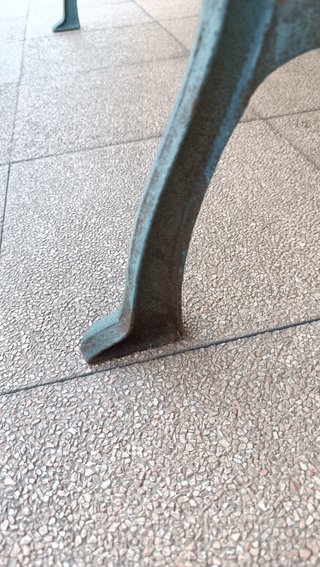 Panchina da esterno in legno e metallo