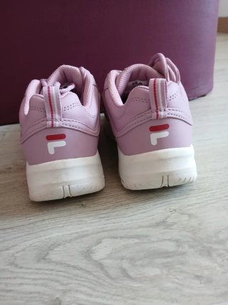 Zapatillas Fila rosas y blancas