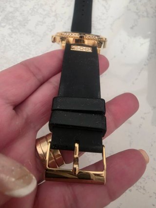 Reloj Guess Dorado y Negro con Cristales